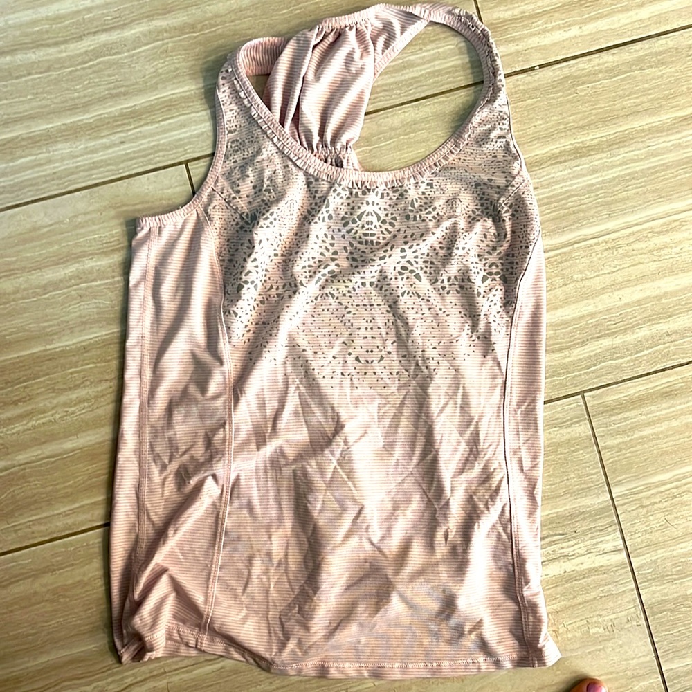 Lululemon workout tank.